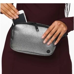 Lululemon Everywhere Belt Bag *1L
OG Black Sparkle Rare